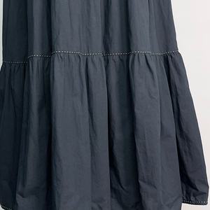 ผู้ผลิตเสื้อผ้าสตรี OEM ชุดเดรสยาวปักลายติดกระดุม - Product Image 4