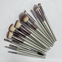 Ensemble de pinceaux de maquillage professionnels à prix réduit, vente chaude, pinceaux de maquillage doux en bois pour le fond de teint