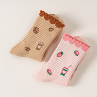 Chaussettes antidérapantes roses à motif fraise pour femmes, chaussettes de yoga et de pilates à volants, chaussettes de fitness et de barre, chaussettes de sol, logo personnalisé OEM