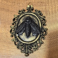 Plaque murale gothique en résine, cadre orné vintage, corbeau et mite de la mort, décoration murale suspendue, esthétique sombre, ornement mural pour la maison, Halloween