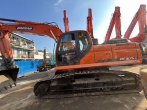 รถขุด Doosan DX300LC ขนาด 30 ตัน มือสอง สภาพมอเตอร์ใหม่ 90% ชั่วโมงการใช้งานต่ำ มีสินค้าพร้อมขาย - Product Image 1
