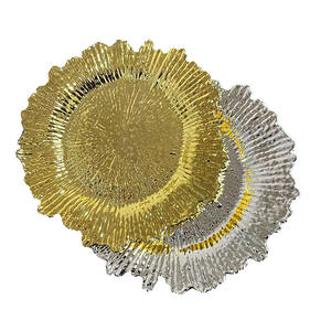 Assiettes en plastique dorées métalliques à isolation thermique florale en matériau PP <span class=keywords><strong>de</strong></span> qualité alimentaire Assiettes <span class=keywords><strong>de</strong></span> présentation Assiettes <span class=keywords><strong>de</strong></span> mariage pour fête <span class=keywords><strong>de</strong></span> mariage - Product Image 2