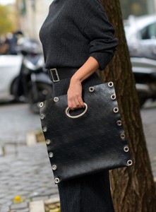Borsa Tote da Donna in Materiale Mat-b, Design di Lusso Fatto a Mano in Italia, Stile Classico Rock, Materiali Sostenibili, Fodera in Cotone e PVC - Product Image 3