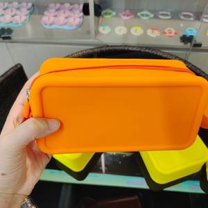 <span class=keywords><strong>NFS</strong></span> กระเป๋าเครื่องสำอางซิลิโคนแบบมีซิป, กระเป๋าเครื่องสำอางแบบพกพามีซิปคุณสมบัติกันน้ำสำหรับการเดินทางสำหรับลิปสติกแปรงแต่งหน้ากระเป๋าใส่เหรียญ - Product Image 3