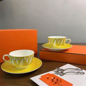 Venta al por Mayor del Juego de Tazas y Platos de Regalo de Lujo Más Vendido - Product Image 1