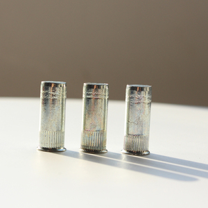 Gut verkaufte hochfeste praktische Blindloch-Niet mutter aus Kohlenstoffs tahl mit kleinem Kopf für die Montage von Maschinen - Product Image 3