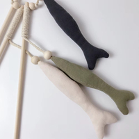 Vente en gros baguette en bois durable pour chat, couleurs assorties, jouet interactif pour chat, style drôle, corde, boules en plastique nylon pour cataire