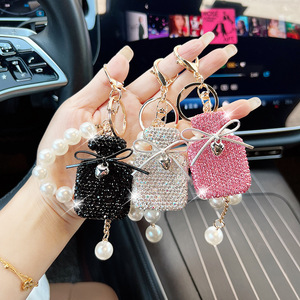 Luxury Mini Perfume Bottle Keychain Bling Crystal Rhinestone Key Chain Diamond Car Pendant Pearl Chain Bow Keychain Charms Gift