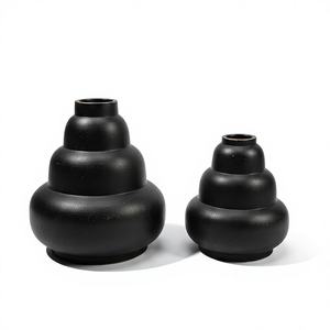 Florero de Aluminio Moderno y Minimalista en Negro Mate - Decoración de Hogar y Bodas de Alta Calidad, Ecológica y de Lujo, Hecho a Mano - Product Image 1