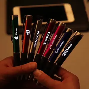 Özel logo İşlevli Led ışık popüler ucuz Logo kalem promosyon Stylus kalem akıllı özel tükenmez kalem ile özel logo