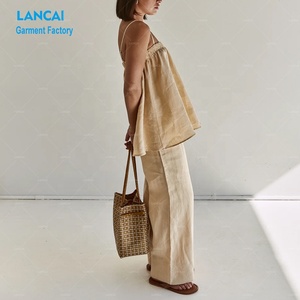 Fabricant de vêtements sur mesure Ensemble deux pièces Top asymétrique beige élégant et robe longue fluide pour femmes - Product Image 3
