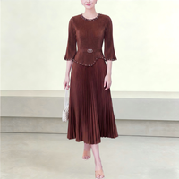 Robe plissée Miyake de luxe marron caramel, ornée de perles, col rond, modeste, pour banquets d'affaires, robes midi pour femmes du Moyen-Orient