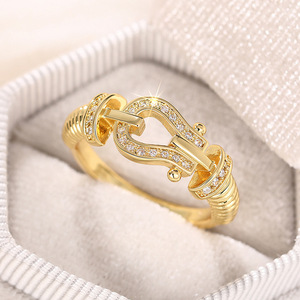 Anello Horsebit da Donna, Tono Oro con Zirconi, Gioiello Minimalista Chic di Lusso, Anello per Uso Quotidiano - Product Image 5