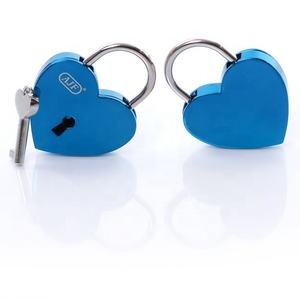 Candado Metálico Colorido en Forma de Corazón de Amor AJF de Gran Venta con Grabado de Nombre Personalizado - Product Image 3