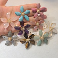 Bros Kristal Penyembuh Batu Permata Multi-Warna Bunga Kristal Lima Kelopak Mutiara Pin Bunga Kristal Unik Hadiah Kristal untuknya