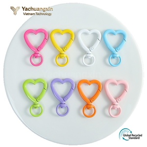 Juego de 8 Llaveros de Plástico con Forma de Corazón Coloridos, de Uso Universal - Product Image 2