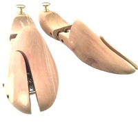 Zapatero de madera de cedro para hombre, árbol de madera de cedro, espaciador aromático, madera de cedro de tubo doble