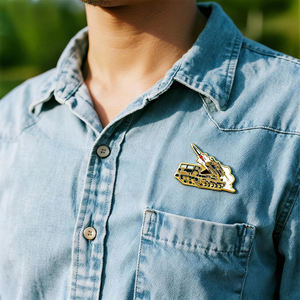 Эмалированные значки на лацканы в виде военной техники: самолеты, танки, ракетные установки. Металлические значки на заказ. Сувениры и подарки для военных. - Product Image 5