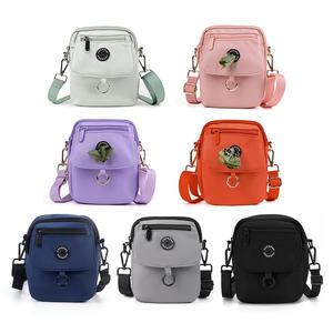 Borsa a Tracolla per Passeggiata con Cani in Nylon con Tasca per Snack e Accessori per Addestramento - Product Image 3