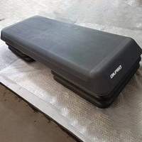 Plataformas de Step Aeróbico OKPRO al por Mayor con Logotipo Personalizado, con Elevadores Ajustables para Ejercicio en Gimnasio
