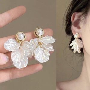 Boucles d'oreilles pendantes tendance style rétro français pour femme, imitation perle, design géométrique, plaqué or 14 carats, alliage de zinc, anniversaire - Product Image 2