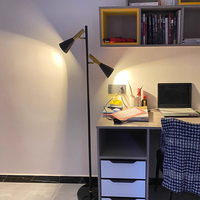 Lampadaire de lecture italien moderne et minimaliste, créatif, à double tête et angle réglable, pour salon, canapé et chambre à coucher