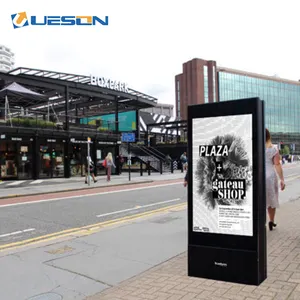 Disesuaikan 65 Inch Full HD 1080P Tahan Air IP65 LCD Outdoor Advertising Pemain Digital Signage untuk Iklan