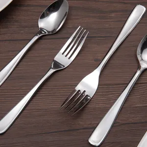 طقم أدوات مائدة من الفولاذ المقاوم للصدأ للمطاعم والفنادق وأدوات مائدة للزفاف وملعقة فضة وشوكة وسكين وجودة عالية
