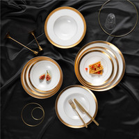 Services de table en porcelaine fine pour hôtels et restaurants – Assiettes modernes de luxe blanches avec bordure dorée, kit d'ustensiles, sans danger pour les aliments