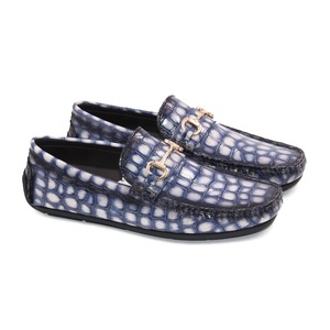 Mocassins en cuir véritable pour hommes à motif croco, semelle en caoutchouc, boucle métallique, chaussures de conduite à enfiler OEM pour affaires et usage quotidien - Product Image 1