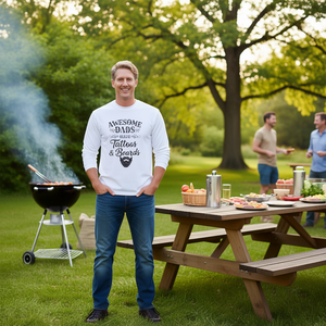 Los padres geniales tienen tatuajes y barbas, camiseta de manga larga para el día del padre - Product Image 3