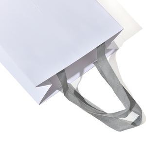 Bolsa de Papel Kraft Blanca de Alta Calidad con Logotipo Personalizado, Impresa en Fábrica, para Calcetines, Bolsa de Regalo para Compras - Product Image 3