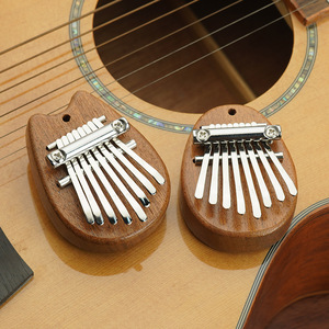 Mini Kalimba en bois à 8 touches, piano à doigts exquis de haute qualité, marimba, bon accessoire musical, pendentif, cadeau - Product Image 2