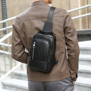 Bolso de Pecho Deportivo de Cuero Impermeable para Hombre, para Correr, Caminar, Viajar, con Cierre de Cremallera y Logotipo Personalizado - Product Image 3