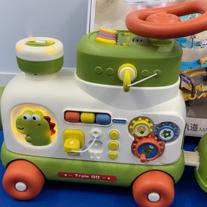 Nouvelle voiture à pédales pour enfants, jouet multifonctionnel pour tout-petits, jeu d'apprentissage, puzzle, voiture à pousser, marcheur avec pulvérisation de brume et lumières musicales - Product Image 3