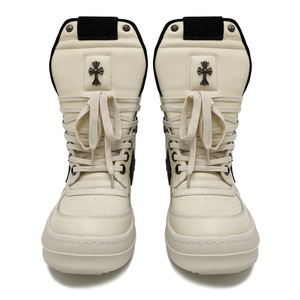 Zapatillas de Estilo Walking de Caña Alta para Hombre PV 2025 Fabricantes Europeos y Americanos Suela Gruesa Negro Blanco Triángulo Invertido con Cordones Tallas - Product Image 1