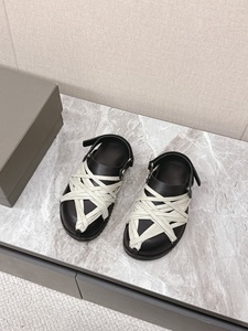 Handmade top-quality leather <b>shoelaces</b> couple slippers with soft sole and anti-slip design, suitable for casual walking. - Product Image 3
