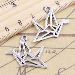Charmes <span class=keywords><strong>origami</strong></span> papier grues 23x29mm Antique couleur argent pendentifs faisant bricolage à la main tibétain trouver des bijoux - Product Image 2