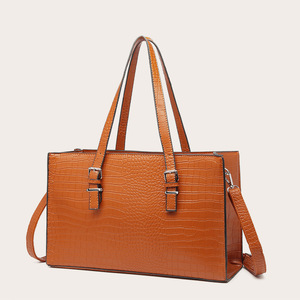 กระเป๋าถือสะพายไหล่แฟชั่นขนาดใหญ่ หนัง PU ดีไซน์สำหรับผู้หญิง ชุดกระเป๋าถือ 3 ชิ้น - Product Image 5