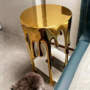 โต๊ะข้างเตียงทองเหลืองหลอมรูปทรงแปลกตา ฐานโลหะเรซิ่น ดีไซน์หรูหรา ตกแต่งห้องนั่งเล่น เฟอร์นิเจอร์เสริมสไตล์แกลเลอรี - Product Image 3