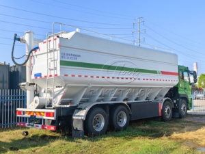 Nuevo camión diésel manual 8x4 para transporte de ganado y alimentos a granel, camión ligero diésel LHD/RHD para transporte de alimentos a granel en venta - Product Image 3