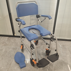 Chaise de toilette pliante en aluminium, fauteuil roulant de douche et de toilette pour personnes âgées et handicapées, avec plateau de bain réglable - Product Image 3