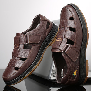 รองเท้าแตะหนังผู้ชายแบบเจาะรู ปิดด้วยเวลโคร พื้นยางระบายอากาศ สีน้ำตาล ไซส์ 45-46 รองเท้าสไตล์ Dad Shoes - Product Image 3
