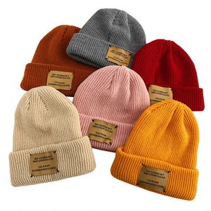 Étiquettes tissées personnalisées de haute qualité pour bonnets - Product Image 3