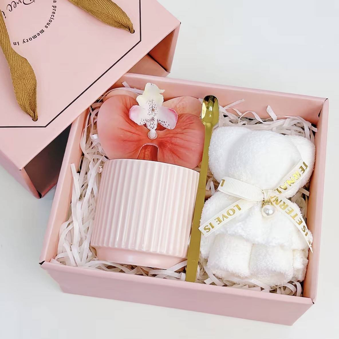 Tasse rayée rose + coffret cadeau ours