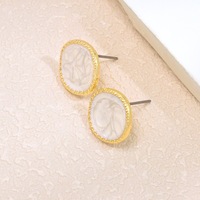 Ensemble de bijoux tendance en alliage émaillé blanc au design original et irrégulier : bracelet, collier, boucles d'oreilles et bague pour femme, idéal pour les rendez-vous et le quotidien