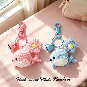 Llavero Colgante de Flor Tejida a Mano con Gancho y Campana, Diseño de Ballena de Dibujos Animados, Lindo, para Regalo de Niña - Product Image 1