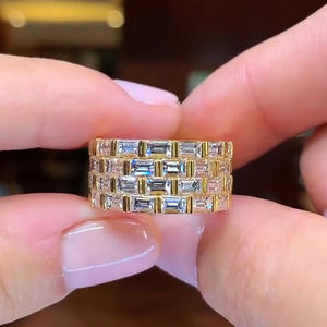 Anello di Lusso Q721 per Donna in Oro Giallo con Diamanti Taglio Baguette Colore D Naturale Gioielli da Matrimonio - Product Image 6