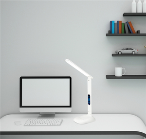 Lampe de <span class=keywords><strong>table</strong></span> LED multifonctionnelle avec affichage de l'heure LCD, lampe de bureau pour le travail et les études, lampe de bureau pliable, 3 CCT, 5 niveaux de luminosité, lampe de lecture - Product Image 4