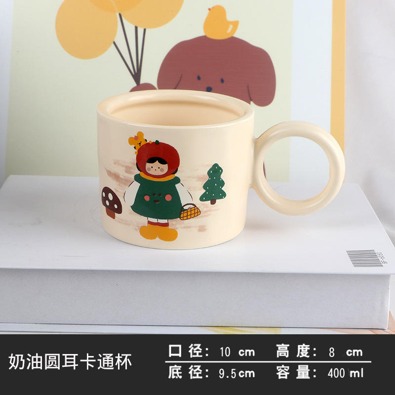 Fille avec un sac à main